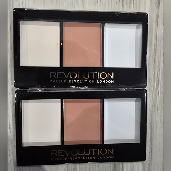 Revolution Ultra Contour Kit-Lightening F02 Set Of 2 - Picture 1 of 4